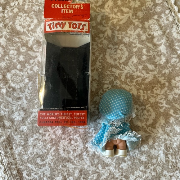 Vintage 1966 Mini Doll ‘Tiny Tots’ Pocket Size with original box 
By Uneeda - Picture 16 of 16